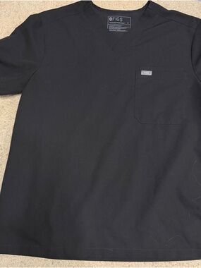 FIGS Men's Black V-Neck Pocket Tee